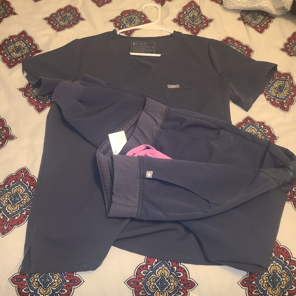 Womens scrubs